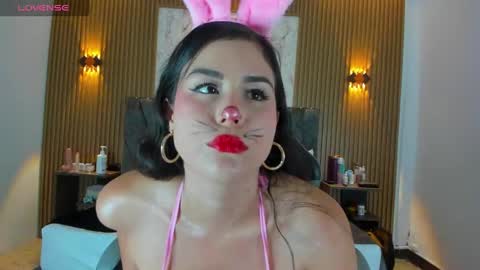 Snapshot of picsis_ chatting on 10.01.25 Your virtual goddess Luna  online show from 10.01.25