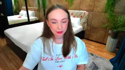 Snapshot of pieceofinspiration chatting on 06.16.26 Emelie online show from 06.16.26