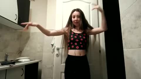 Snapshot of pieceofmoon chatting on 12.13.25 Moonie online show from 12.13.25