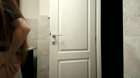 Snapshot of pieceofmoon chatting on 12.22.25 Moonie online show from 12.22.25