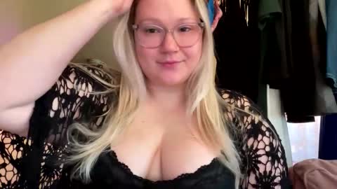 Snapshot of piggyrose chatting on 09.28.25 Piggy Rose online show from 09.28.25