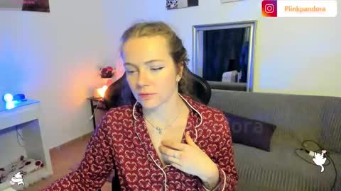 Snapshot of piinkpandora chatting on 03.12.26 PiinkPandora online show from 03.12.26