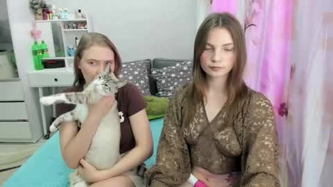Adele and Elli online show from 04.23.26