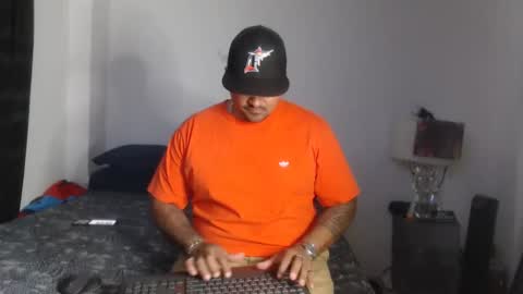 Snapshot of pikoro_gomez chatting on 02.20.25 pikoro_gomez online show from 02.20.25