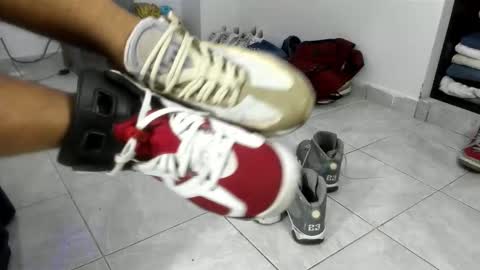 Snapshot of pikoro_gomez chatting on 12.18.25 pikoro_gomez online show from 12.18.25