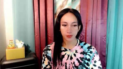 Snapshot of pinay_lucy chatting on 12.18.25 lucyLove online show from 12.18.25