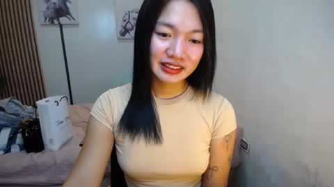 Snapshot of pinay_shenna chatting on 10.02.25 Shenna online show from 10.02.25
