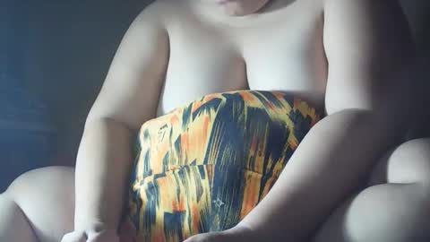 Snapshot of pinaysweet_couple chatting on 12.17.25 pinaysweet_couple online show from 12.17.25