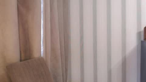 Snapshot of pineapple__mood chatting on 06.08.26 online show from 06.08.26