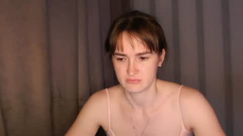 Snapshot of pineapple__mood chatting on 06.11.26 online show from 06.11.26