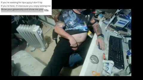 Snapshot of pini_z chatting on 01.05.25 pini_z online show from 01.05.25