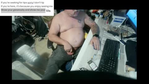 Snapshot of pini_z chatting on 01.16.25 pini_z online show from 01.16.25