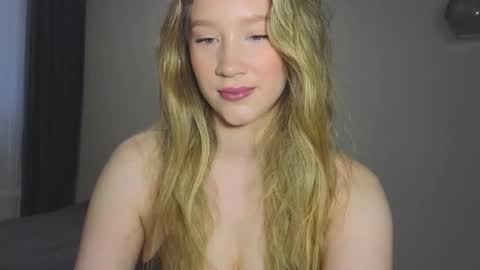 Snapshot of pink_rosee_ chatting on 12.04.25 online show from 12.04.25