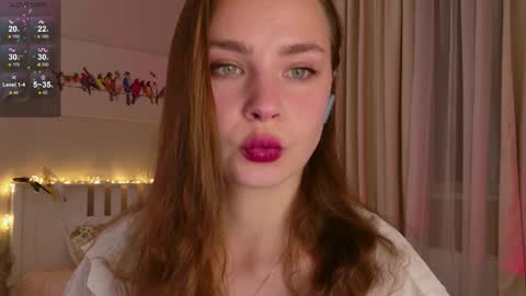 Snapshot of pink_seagull chatting on 10.19.25 Eva online show from 10.19.25