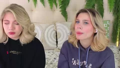 Snapshot of pinkadele chatting on 10.30.25 Adele online show from 10.30.25