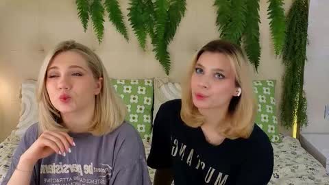 Snapshot of pinkadele chatting on 11.03.25 Adele online show from 11.03.25