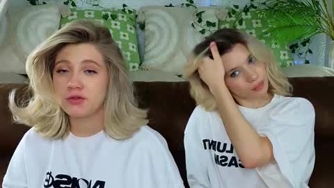 Snapshot of pinkadele chatting on 12.02.25 Adele online show from 12.02.25