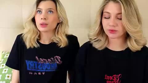 Snapshot of pinkadele chatting on 12.19.25 Adele online show from 12.19.25