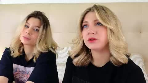 Snapshot of pinkadele chatting on 12.20.25 Adele online show from 12.20.25