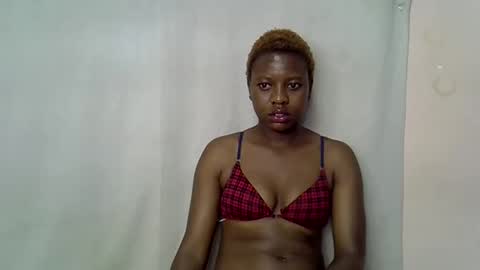 Snapshot of pinkie_bubbles chatting on 01.07.26 Shazz online show from 01.07.26