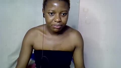 Snapshot of pinkie_bubbles chatting on 02.02.26 Shazz online show from 02.02.26