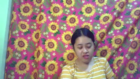 Snapshot of pinkish_shine chatting on 02.10.25 Hi  its me shine  online show from 02.10.25