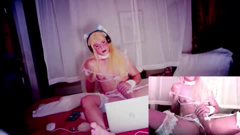 Snapshot of pinkpillbambi chatting on 01.09.26 pinkpillbambi online show from 01.09.26