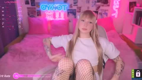 Snapshot of pinkvenom_ chatting on 02.25.25 pinkvenom_ online show from 02.25.25