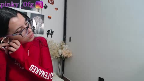 Snapshot of pinky_f00x chatting on 10.11.25 pinky_f00x online show from 10.11.25