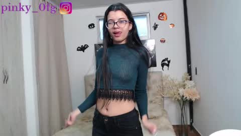 Snapshot of pinky_f00x chatting on 10.16.25 pinky_f00x online show from 10.16.25