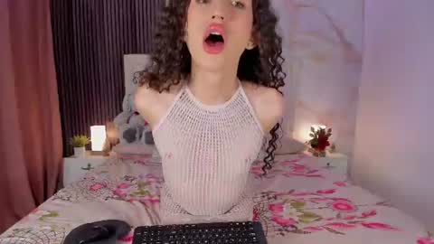 Snapshot of pinky_peach_ chatting on 06.19.26 Peachy online show from 06.19.26