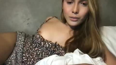 Snapshot of pinky_skylar chatting on 02.03.26 taylor-dont forget to follow and give thumps up online show from 02.03.26