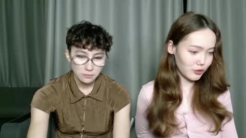 Snapshot of pinkylovers chatting on 05.20.26 Li long hair and Ru short hair online show from 05.20.26