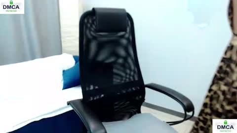 Snapshot of pion_s chatting on 10.30.25 Bella online show from 10.30.25