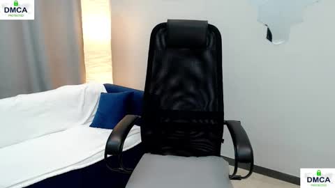 Snapshot of pion_s chatting on 11.11.25 Bella online show from 11.11.25