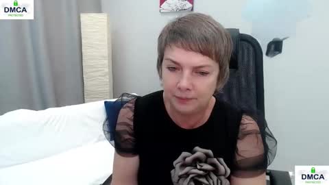 Snapshot of pion_s chatting on 11.30.25 Bella online show from 11.30.25