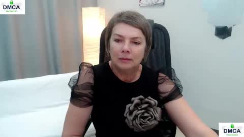 Snapshot of pion_s chatting on 12.18.25 Bella online show from 12.18.25