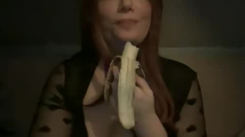 Snapshot of pirdybirdyxo chatting on 09.26.25 pirdybirdyxo online show from 09.26.25
