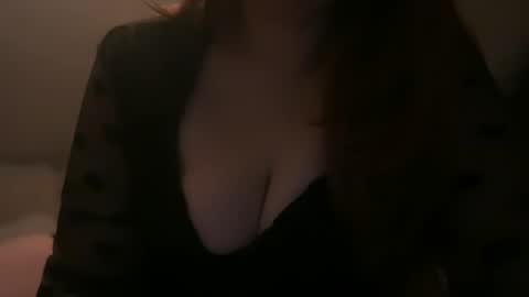 Snapshot of pirdybirdyxo chatting on 09.28.25 pirdybirdyxo online show from 09.28.25