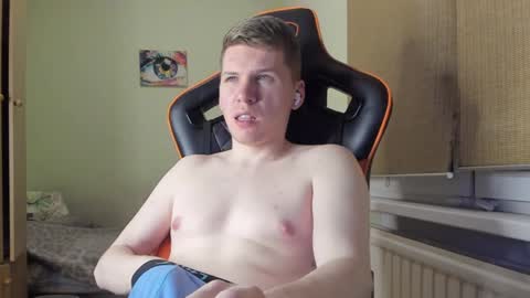 Snapshot of pirremeow chatting on 01.04.25 Pierre online show from 01.04.25