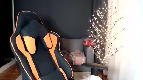 Snapshot of piscesgirl06 chatting on 12.10.24 piscesgirl06 online show from 12.10.24