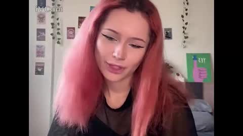 Snapshot of pixieyes0n chatting on 03.04.26 Daryl online show from 03.04.26