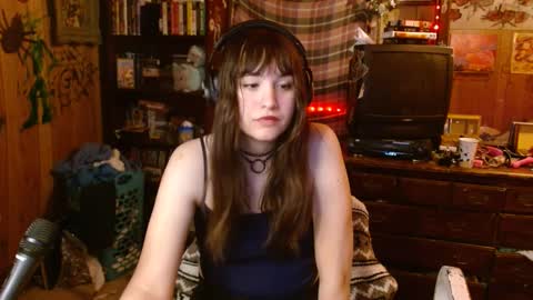 Snapshot of pixinun chatting on 02.18.25 Izzy online show from 02.18.25