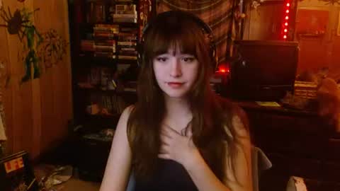 Snapshot of pixinun chatting on 12.01.25 Izzy online show from 12.01.25