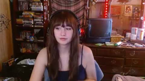 Snapshot of pixinun chatting on 12.01.25 Izzy online show from 12.01.25