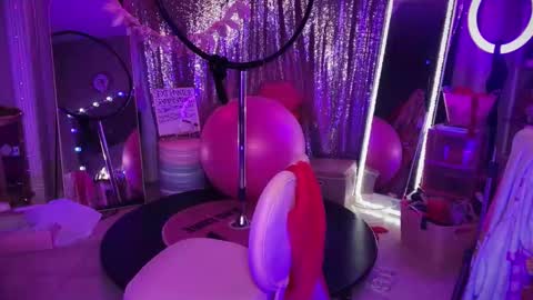 Snapshot of plasticfuckdoll chatting on 02.15.26 Dumb bimbo fuck doll online show from 02.15.26