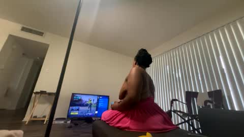 Snapshot of platinumbooty69 chatting on 09.22.25 platinumbooty69 online show from 09.22.25