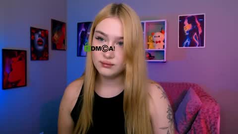 Snapshot of playful_sophie chatting on 05.16.26 Sophie online show from 05.16.26