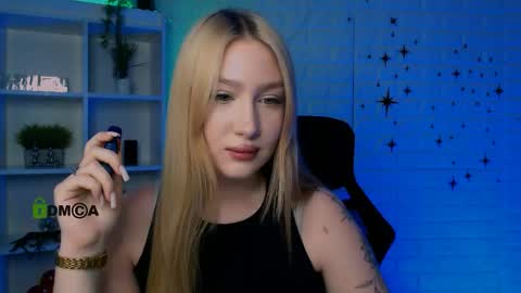 Snapshot of playful_sophie chatting on 05.26.26 Sophie online show from 05.26.26