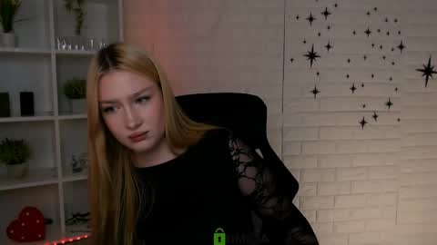 Snapshot of playful_sophie chatting on 05.27.26 Sophie online show from 05.27.26